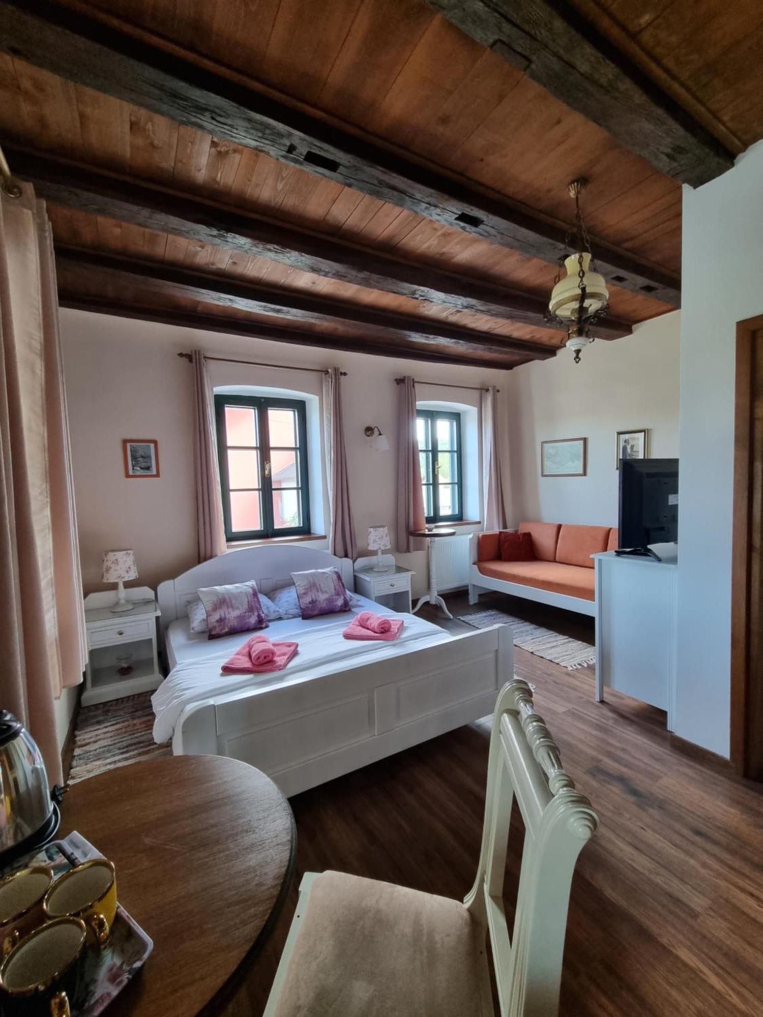 Taverna 1860 Rooms & Apartments Donja Zelina الغرفة الصورة