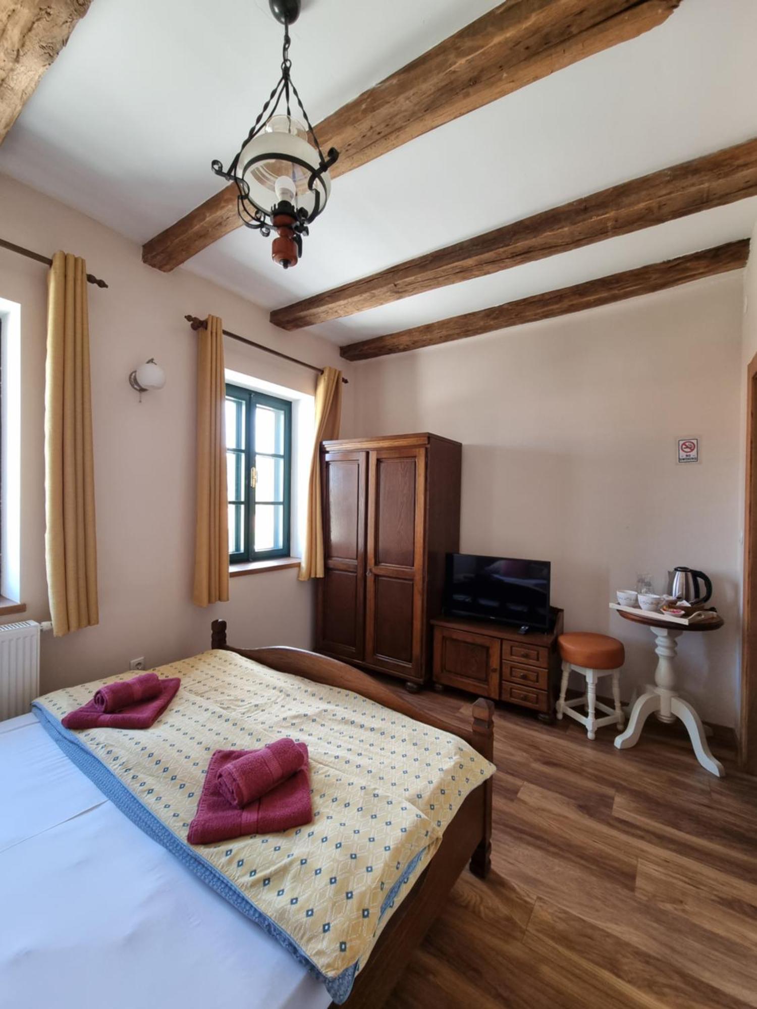 Taverna 1860 Rooms & Apartments Donja Zelina الغرفة الصورة