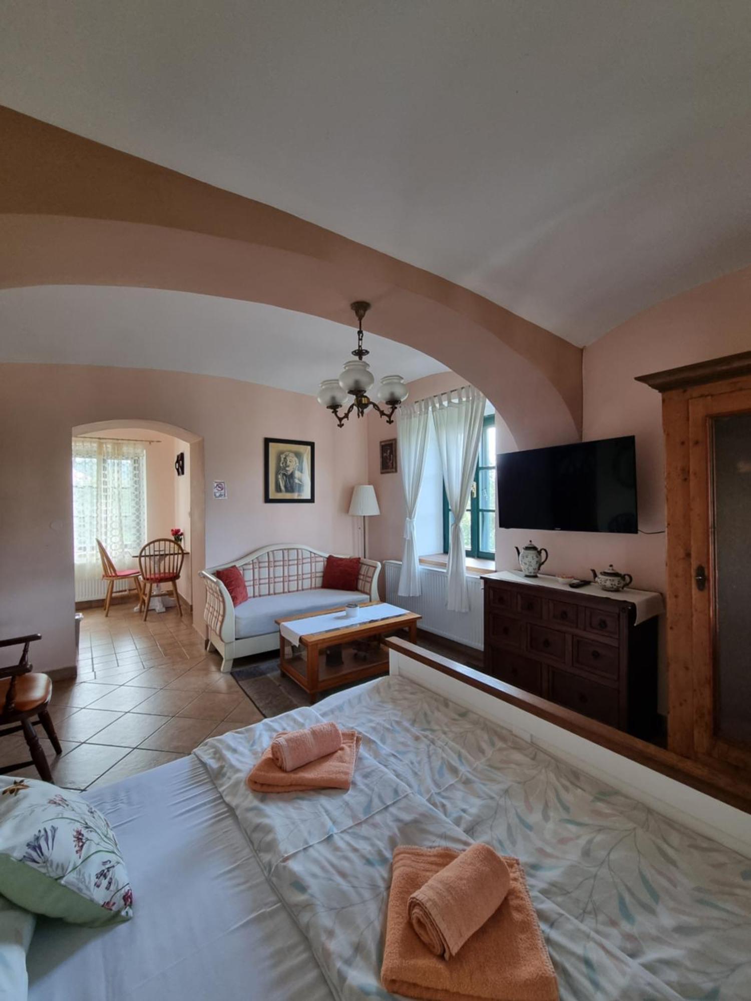Taverna 1860 Rooms & Apartments Donja Zelina الغرفة الصورة